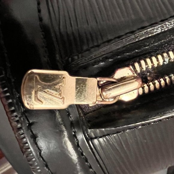 LOUIS VUITTON EPI LUSSAC BLACK LEATHER HANDDBAG - Picture 12 of 15